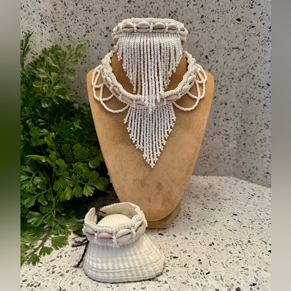 Woven shell and white seed bead jewelry set